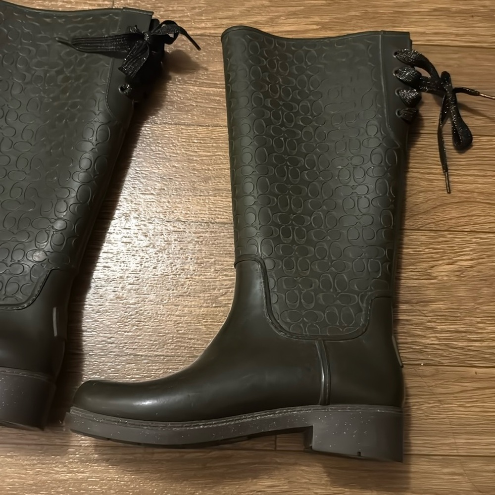 Coach Boots size 8 (Olive green Color)